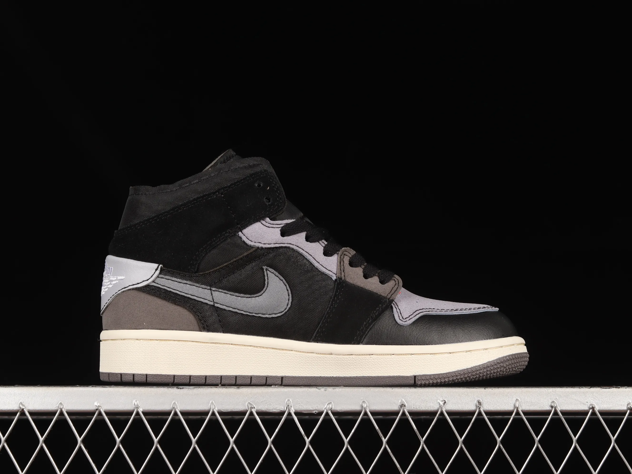 All categories Air Jordan Jordan series basketball shoes Air Jordan 1 Mid Air Jordan 1 Mid "Inside Out" AJ1 Joe 1 reverse black and gray China basketball shoes DM9652-001
